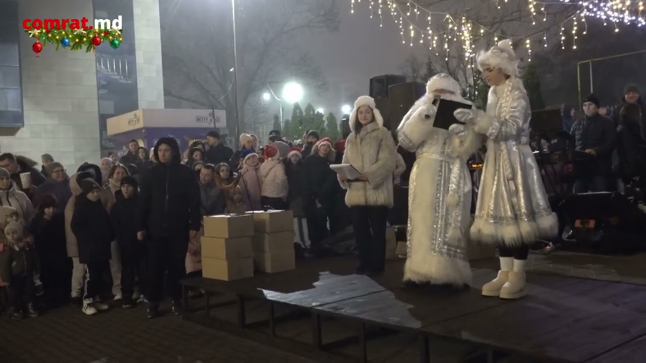 На центральной площади м.Комрат дали старт новогодним праздникам 2025-2026гг.