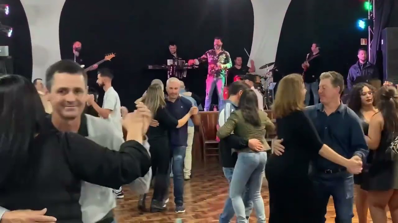 Negão e Banda ao vivo no Bailão