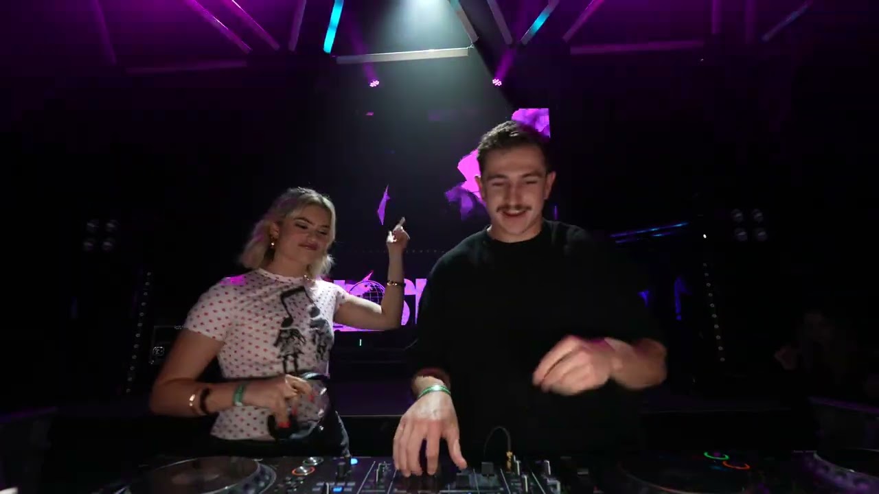 HAINZY B2B FEEZ | NO SIGNAL BOiLER RO.OM