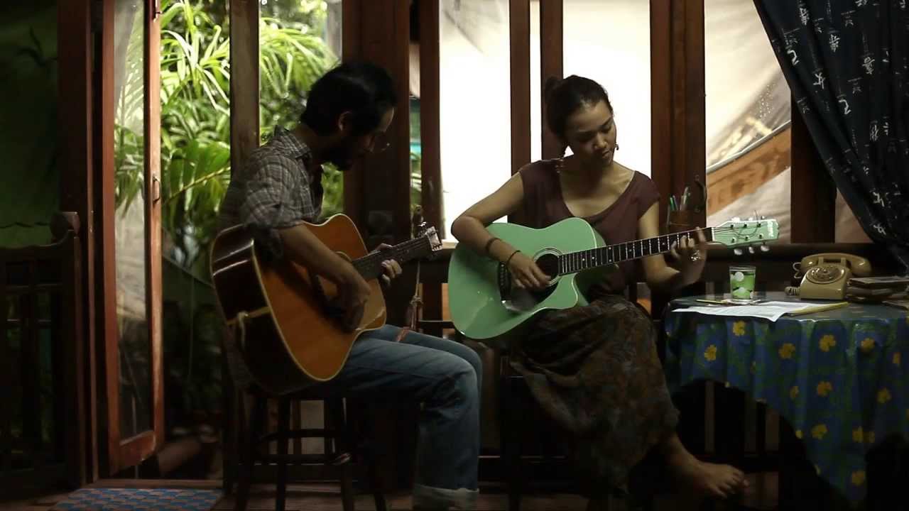 เพลงราตรี Singing in bars (Yellow Fang and Little Fox)