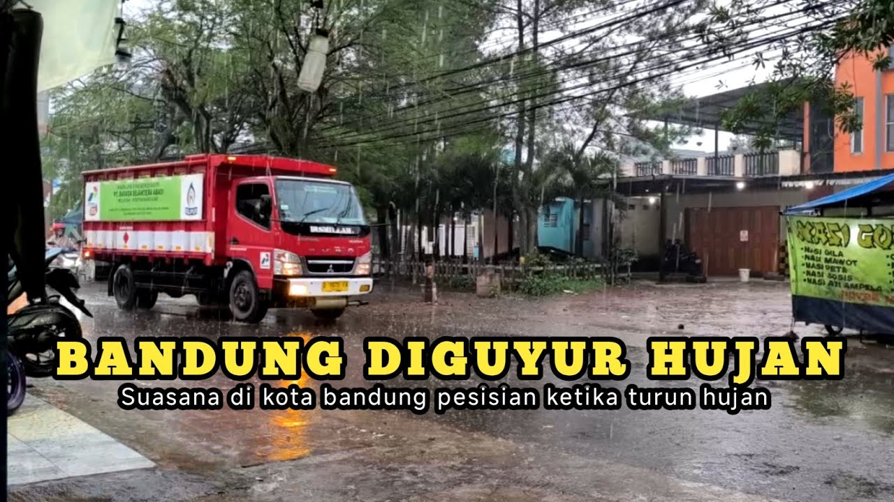 SUASANA HUJAN MENGGUYUR KOTA BANDUNG 