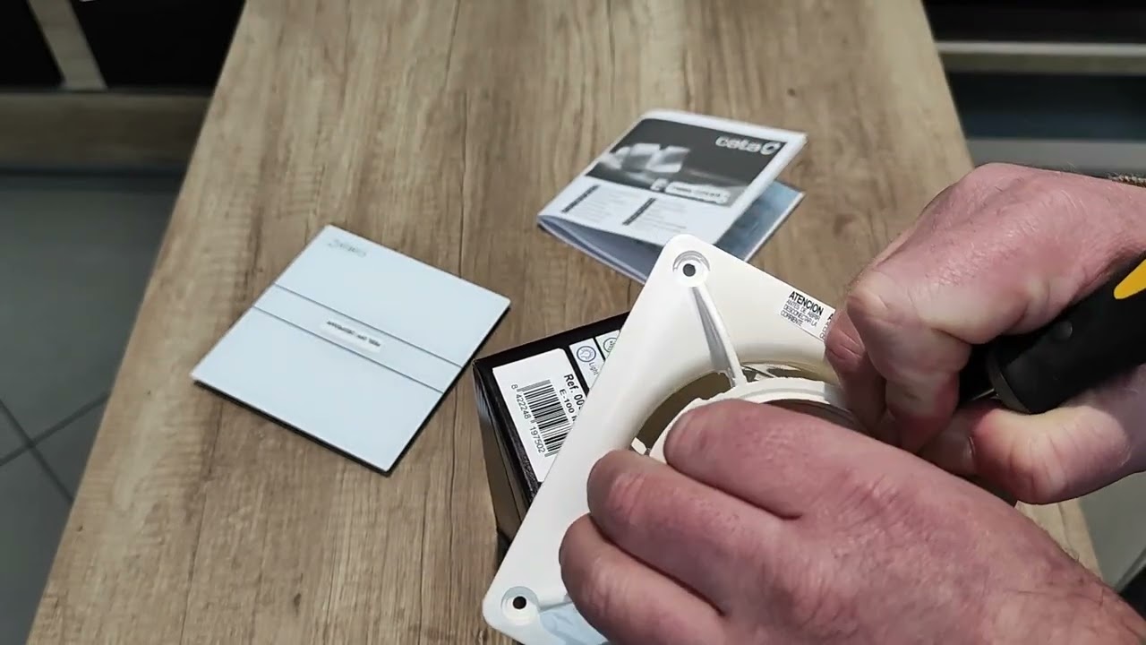 Вытяжной вентилятор серии САТА Е-100 МТ (с таймером). Подключение, пошаговая инструкция. Смотрим.