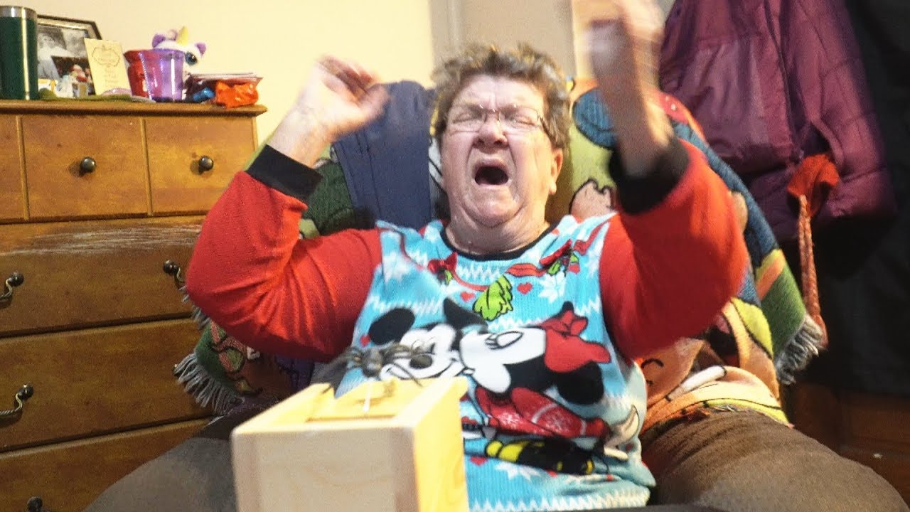 РОЗЫГРЫШ НАД БАБУШКОЙ С ПАУКОМ В КОРОБКЕ!