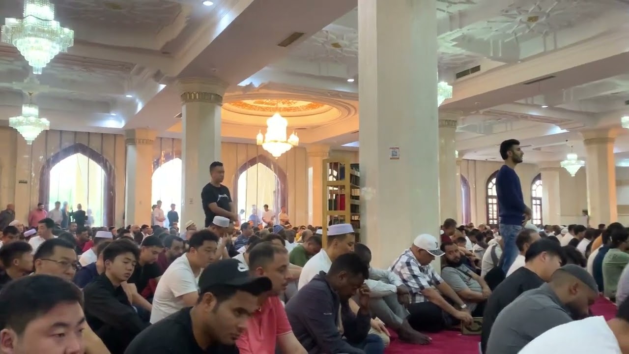 صلاة الجمعة في مسجد ابوو الصين