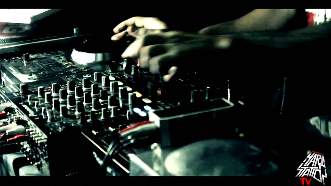 HARDSTATION TV cap.1 - DJ BARBERS