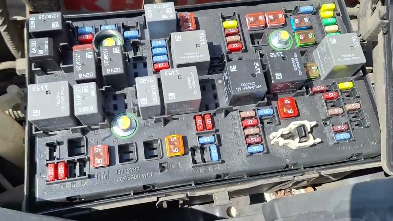 2010-2015 Chevy Cruze: fuse box location