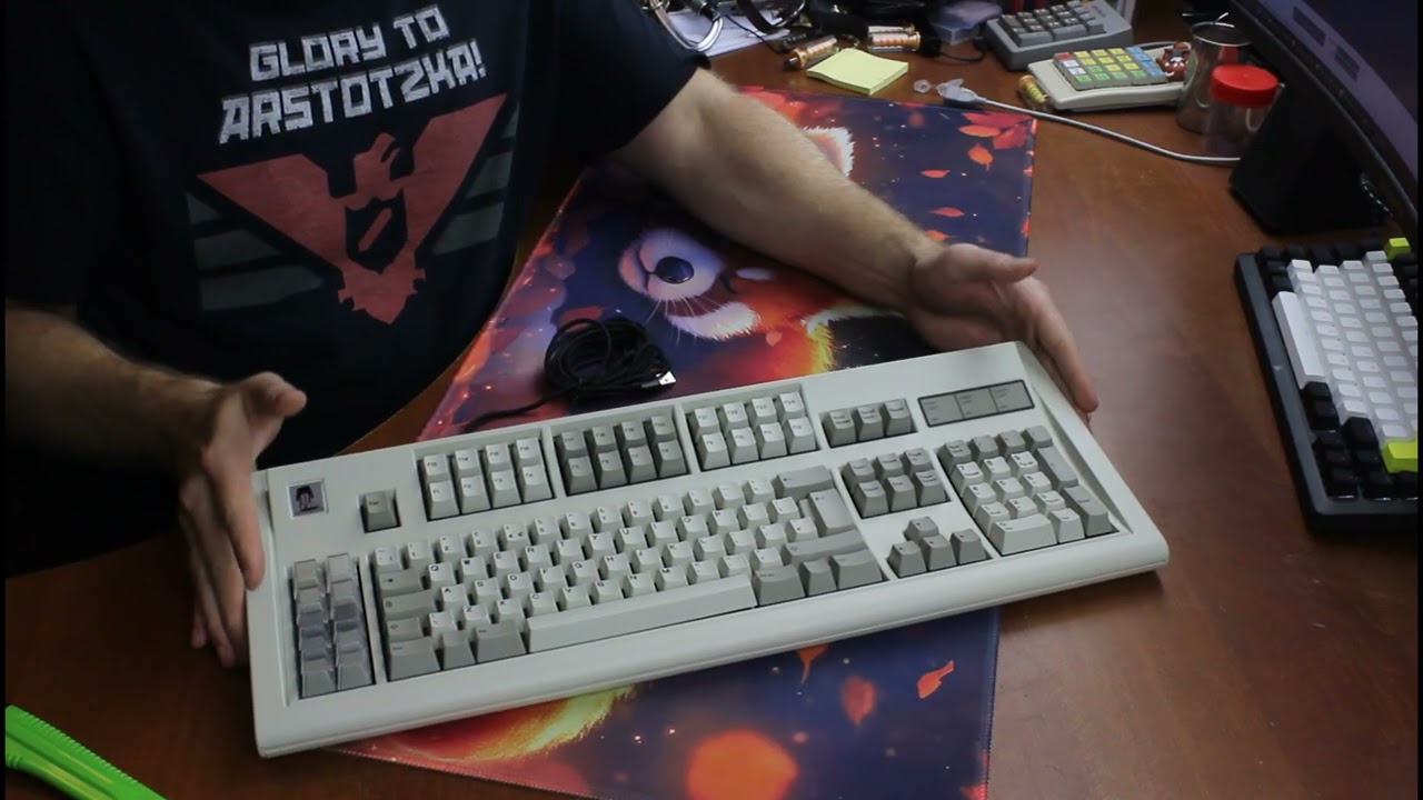 Unboxing a Model F122 repro keyboard!