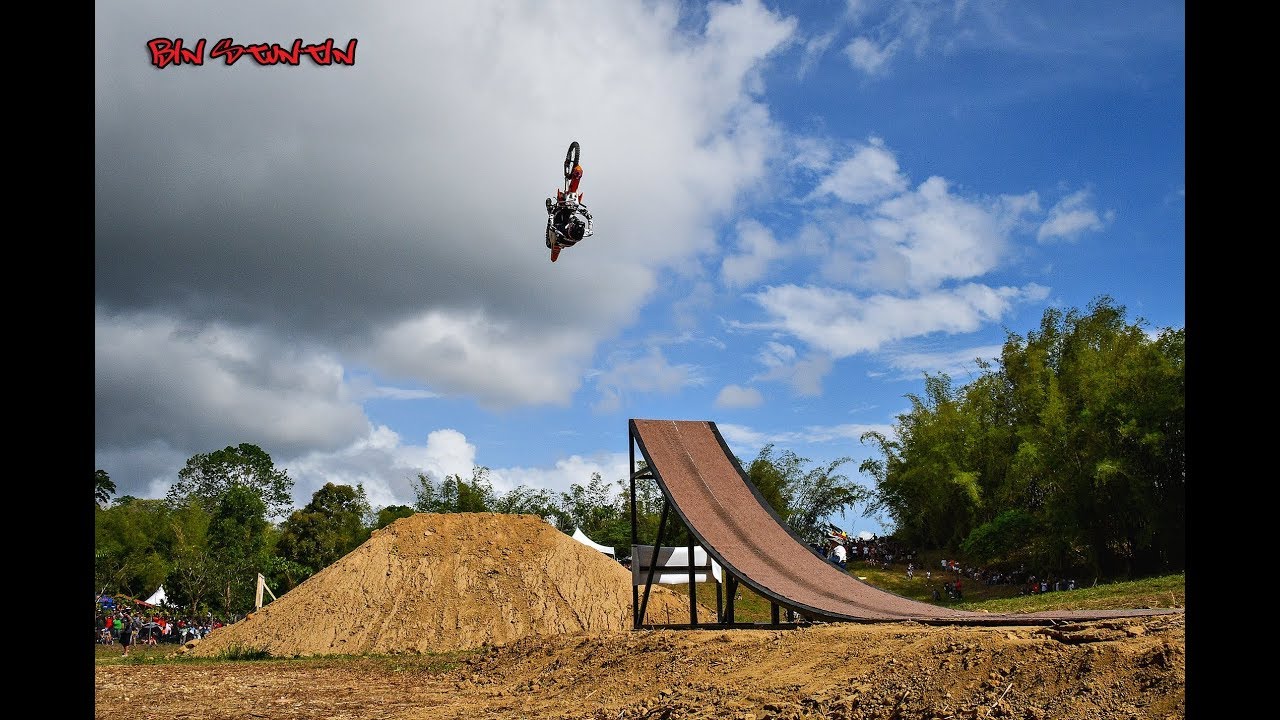 WAR OF WHEELS 2 - THE STUNT VLOG