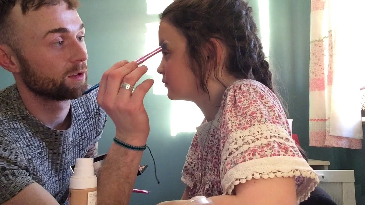 Dad does my makeup 🎀💄💠