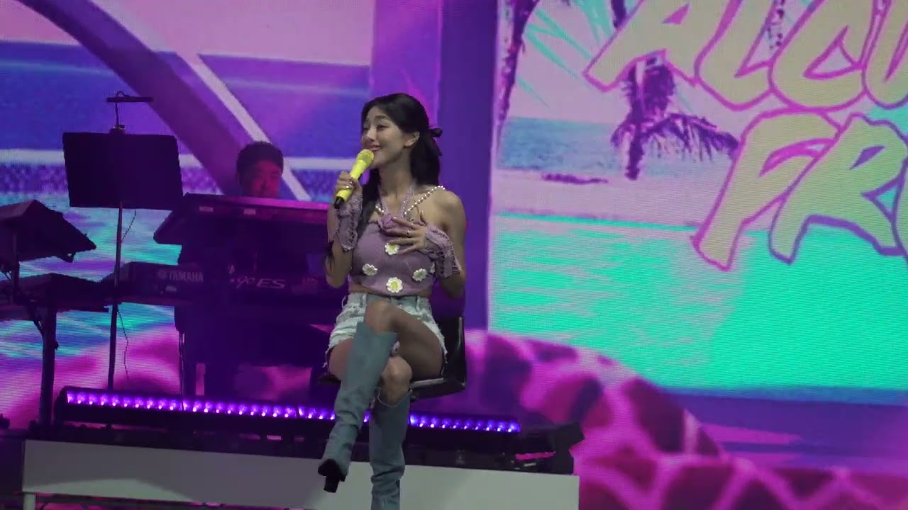 Alcohol-Free 4K Fancam - TWICE READY TO BE 2023 London Day 1