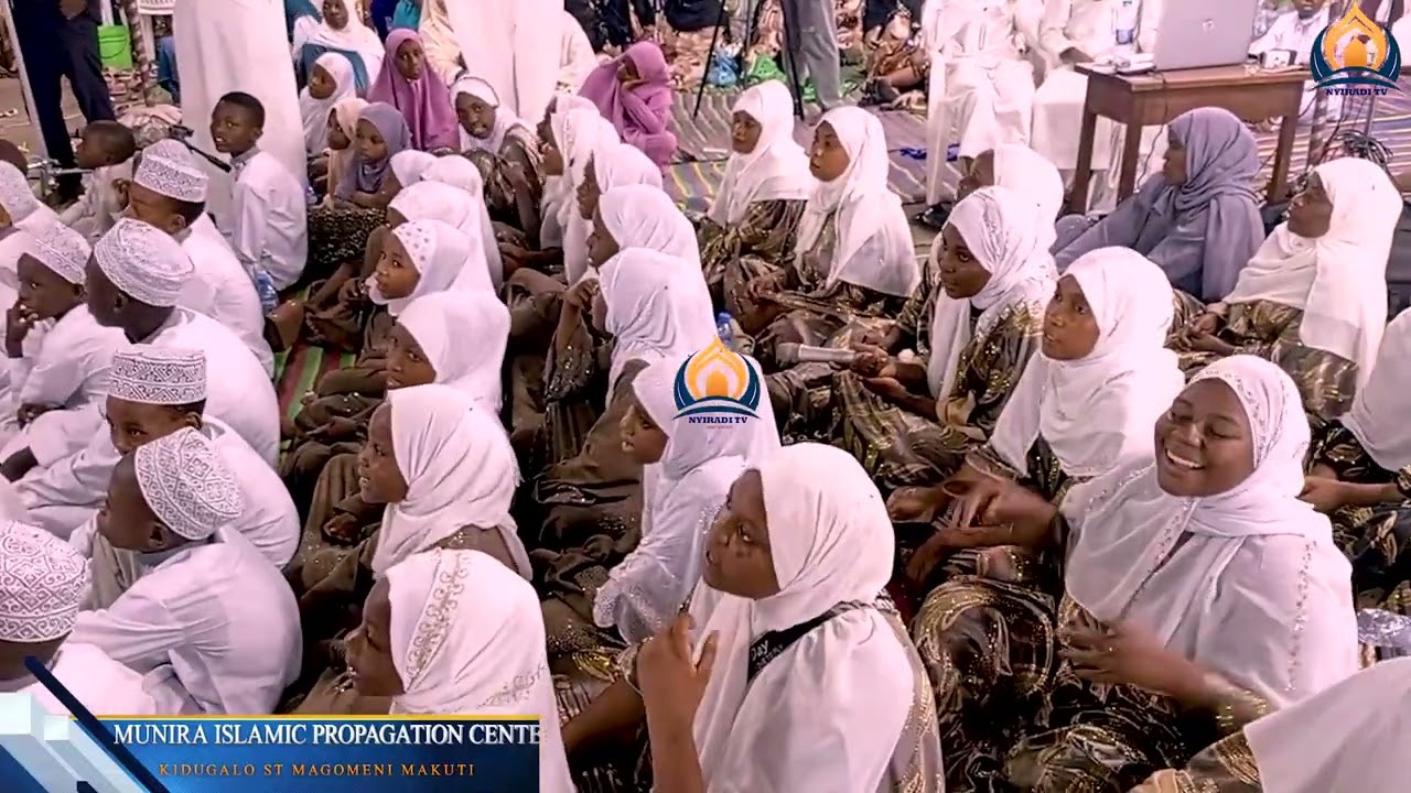 Uwanja wetu, ushindi wetu. Al Madrasat Munira siku ya ugawaji wa tuzo Masheikh wa Africa Mashariki. 