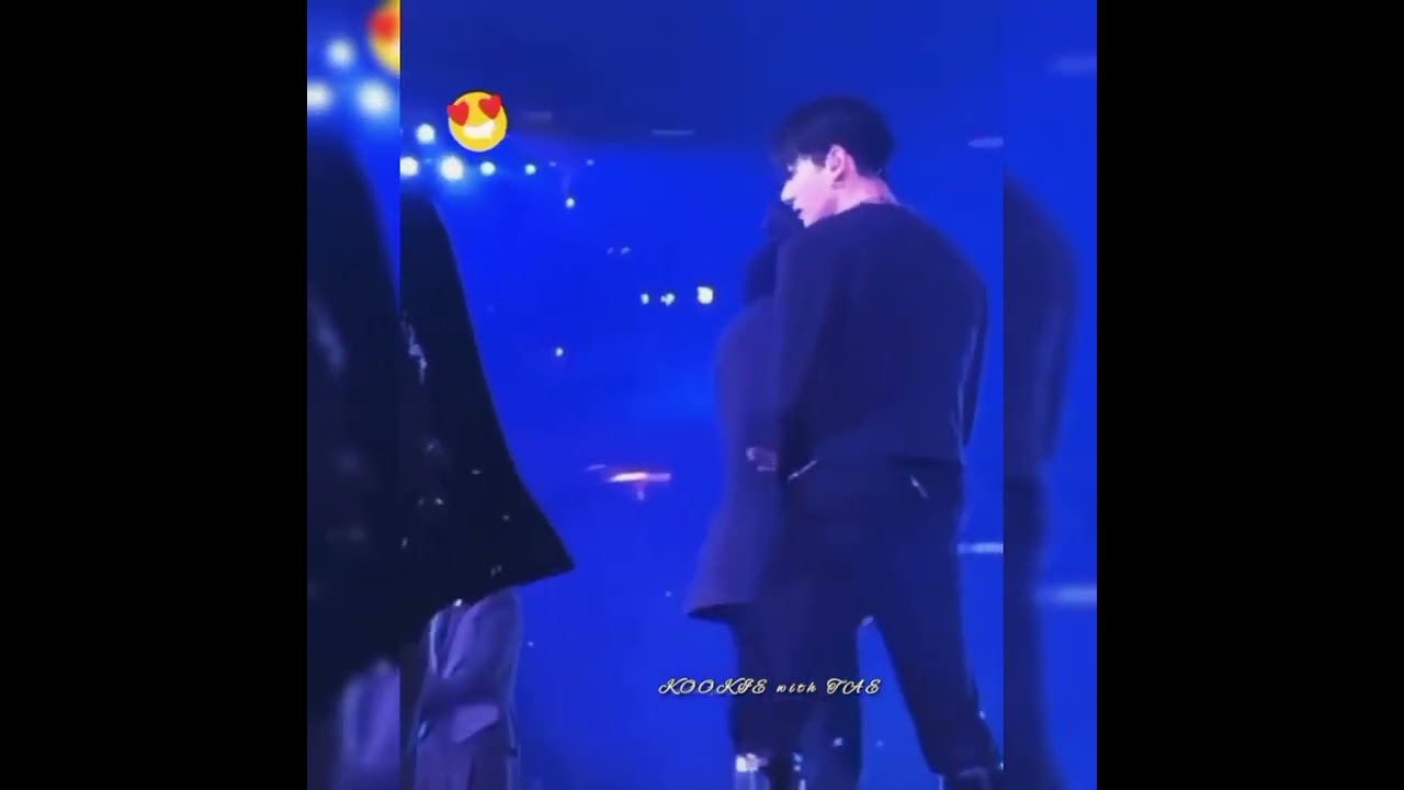 TAEHYUNG SENDING FLYING KISS TO JUNGKOOK 😱😱 #TAEKOOK #KISS #REAL