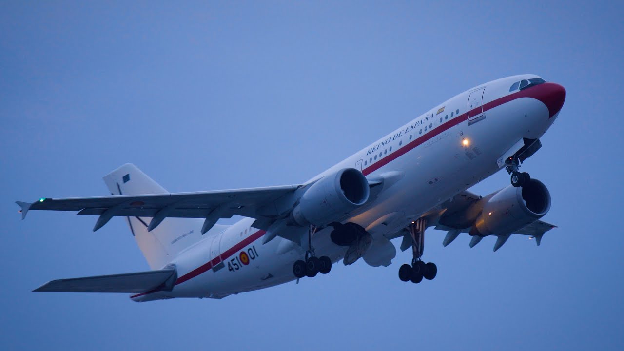 Spanish Air Force Airbus A310-304 landing and take off at Lisbon Airport LPPT