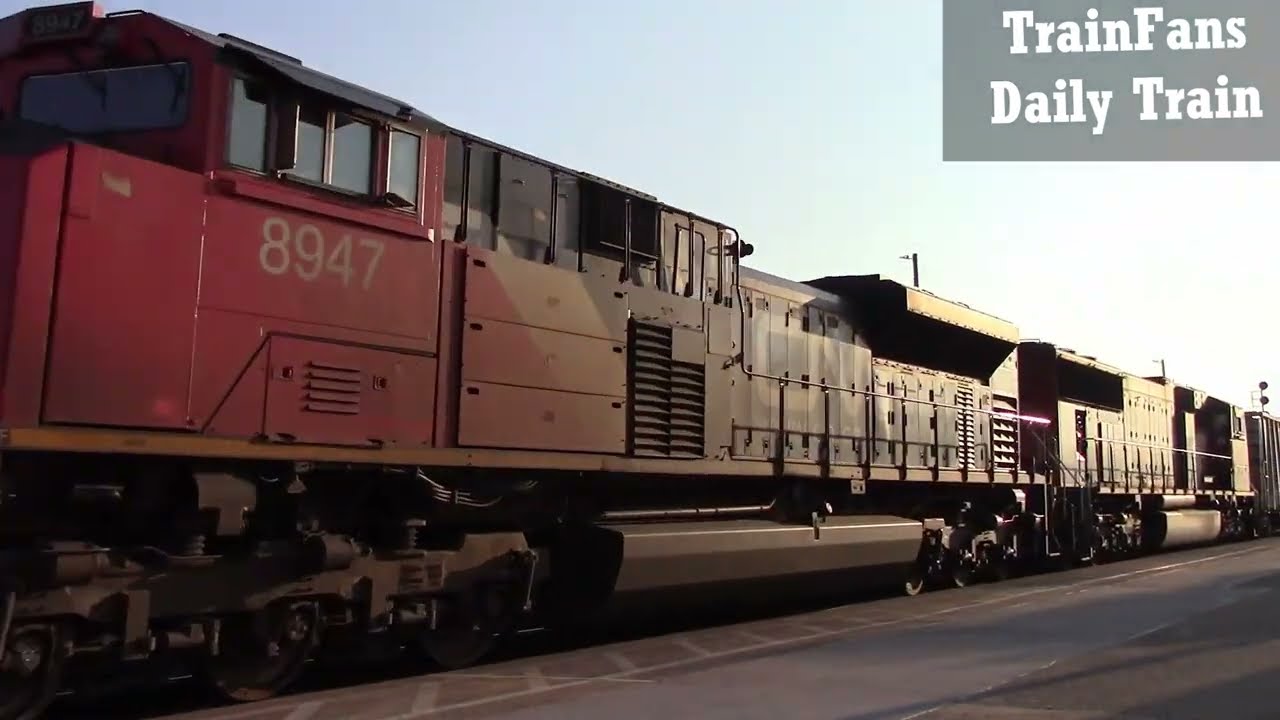 CN 8947 & CN 5757 Locomotives Manifest Train Sarnia Ontario