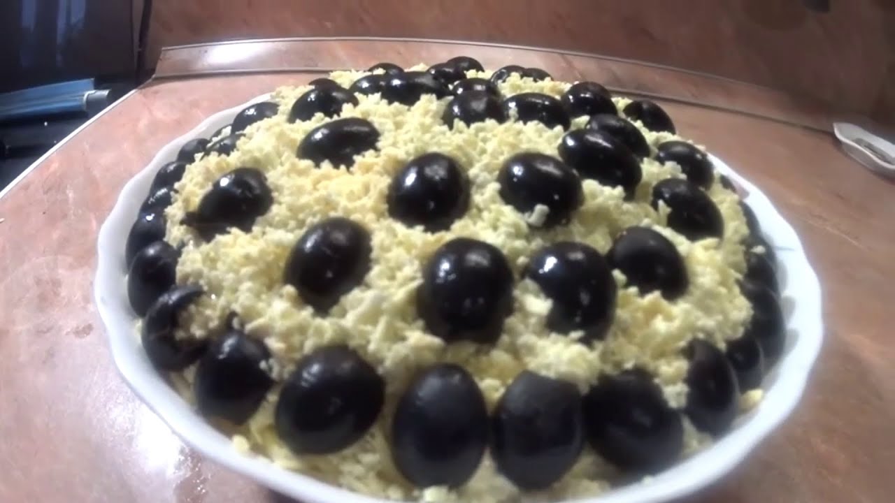 Delicate salad with olives