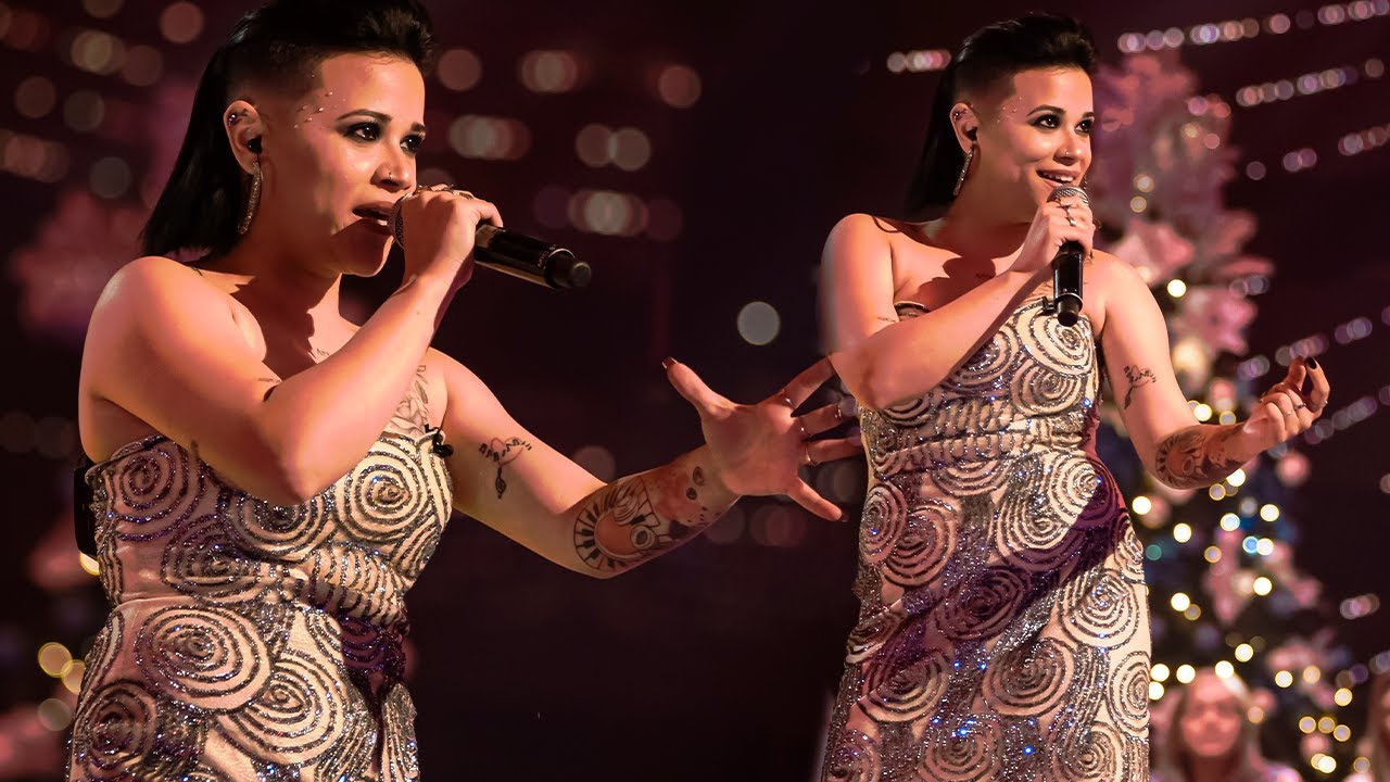 PUSO LA VARA MUY ALTA: Damaris abrió la noche cantando 