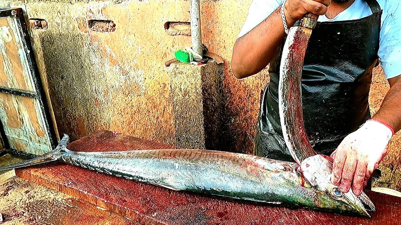 SEER FISH CUTTING SRI LANKA | THORA | තෝරා මාලු