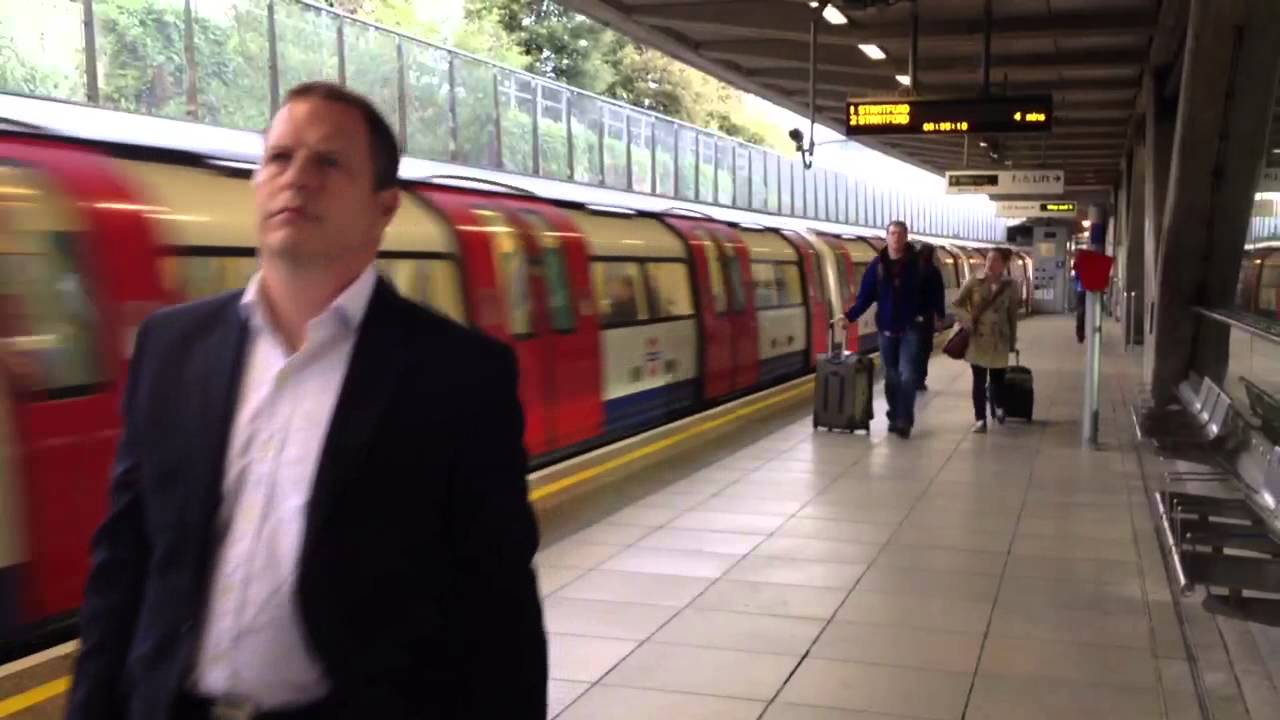 Jubilee Line 96 Stock Departing Canningtown