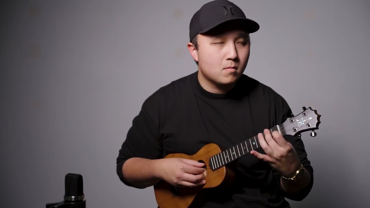 Kris Fuchigami Samples KoAloha KCM-10 Redwood & Walnut Custom Ukulele