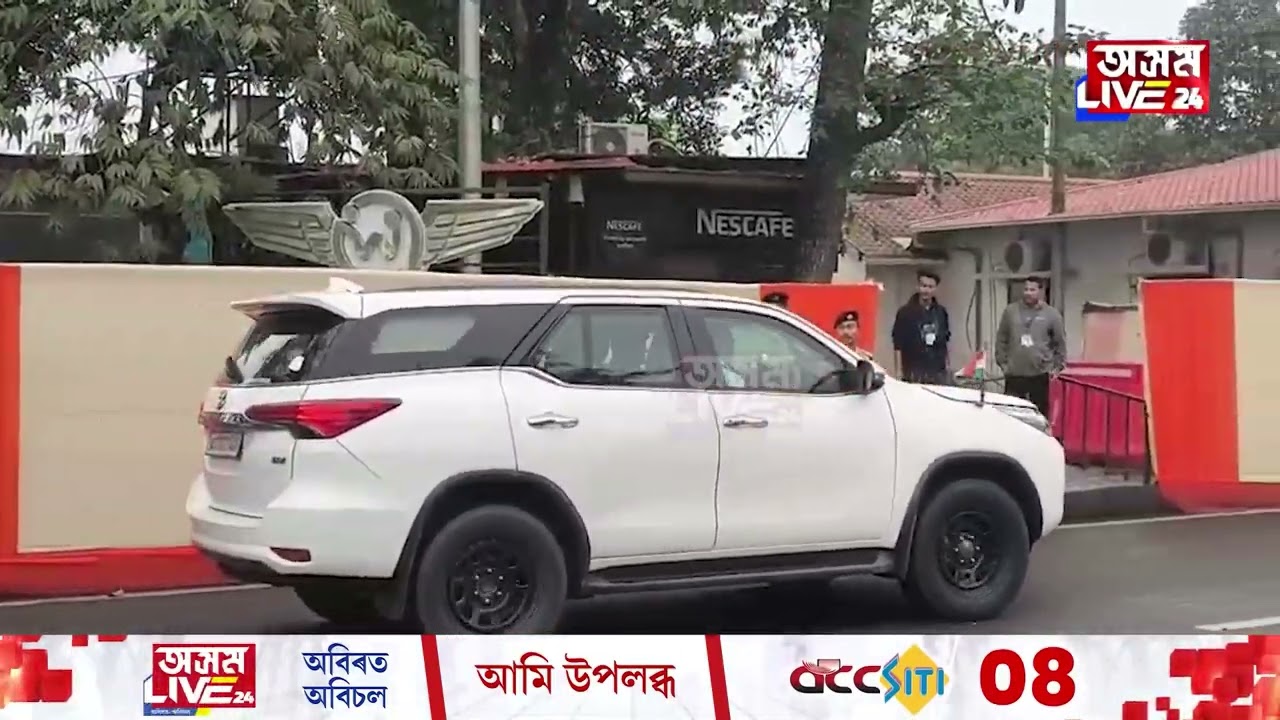 বিমানবন্দৰৰ পৰা পোনে পোনে কইনাধাৰলৈ ৰাওনা প্ৰধানমন্ত্ৰী নৰেন্দ্ৰ মোদী