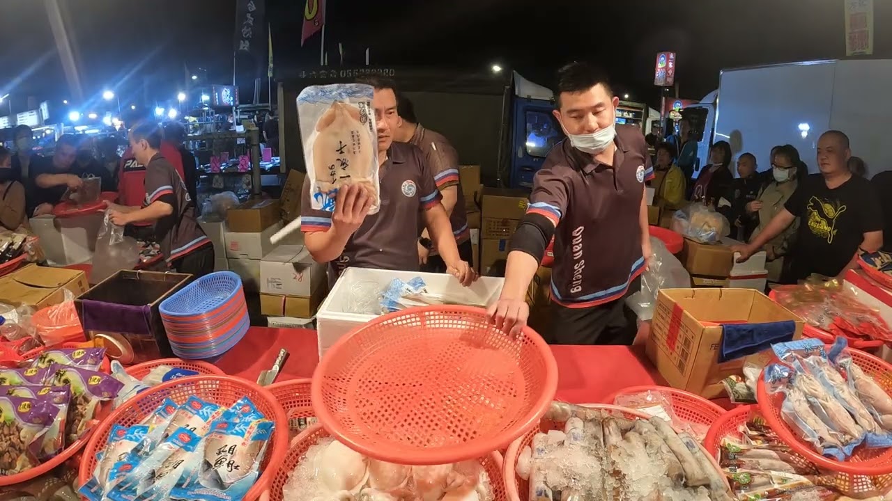 07  大尾魷魚一夜干肉質厚又鮮甜，買回家自己處理，比餐廳還便宜啦~ #嘉義趙又廷 #全晟海產 #週六斗南夜市 #海鮮拍賣 #海鮮叫賣
