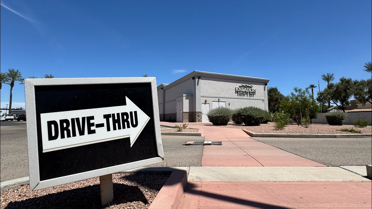 Quick Look : Closed Kneaders Bakery & Cafe | A to Z Retail 