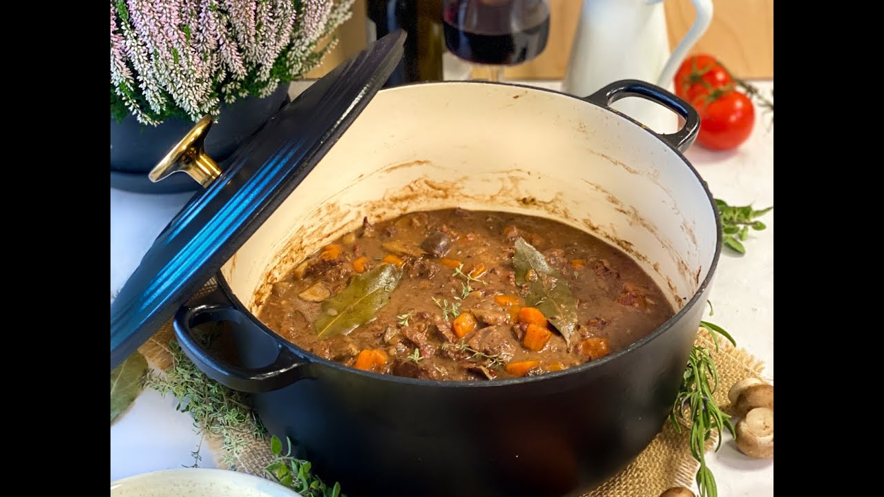 Boeuf Bourgignon Stoofvlees met rode wijn maken | Recept | Betty's Kitchen