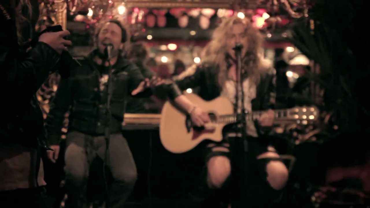 Archie (Santa Cruz) feat Vince Boncamper - Hole Hearted (Extreme Cover) [Live @ Bar Bäkkäri]