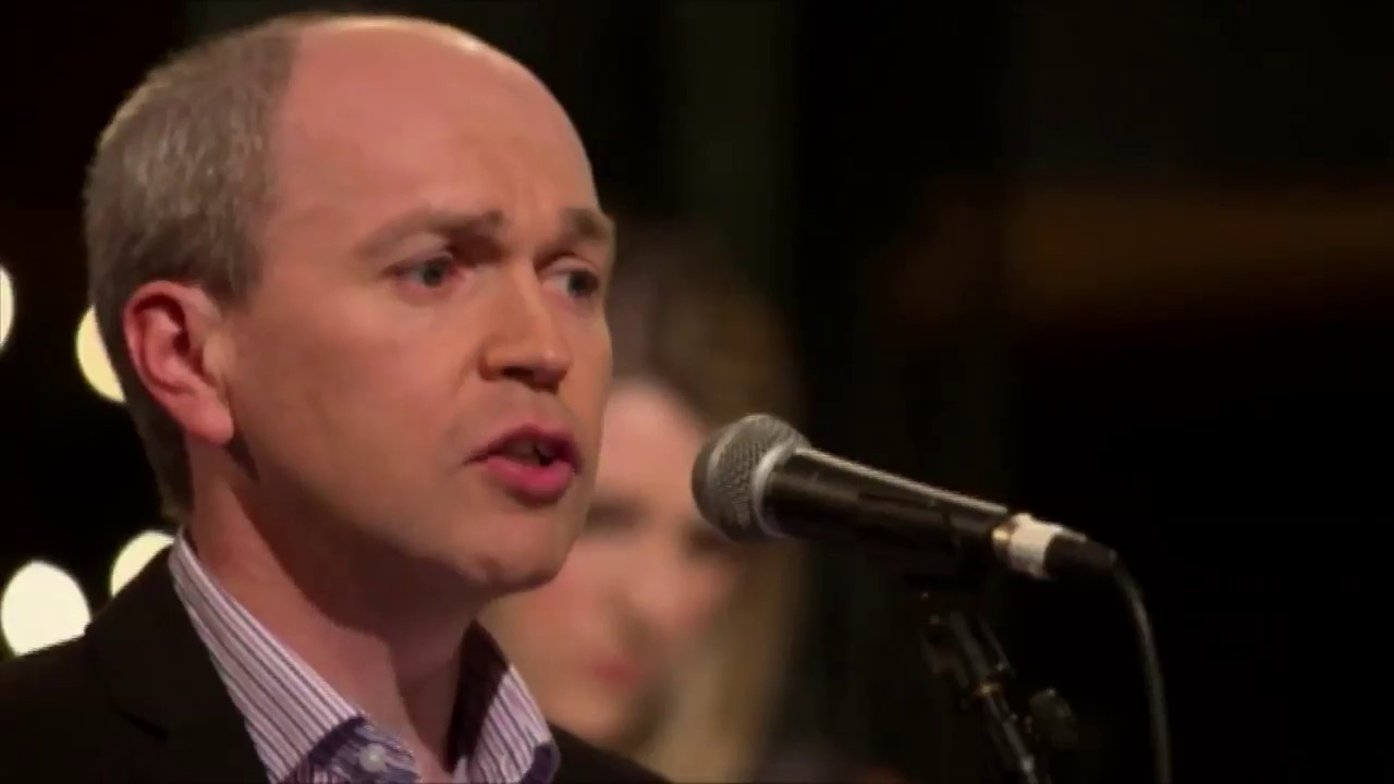 Gillebride MacMillan singing on Seirm - BBC Alba