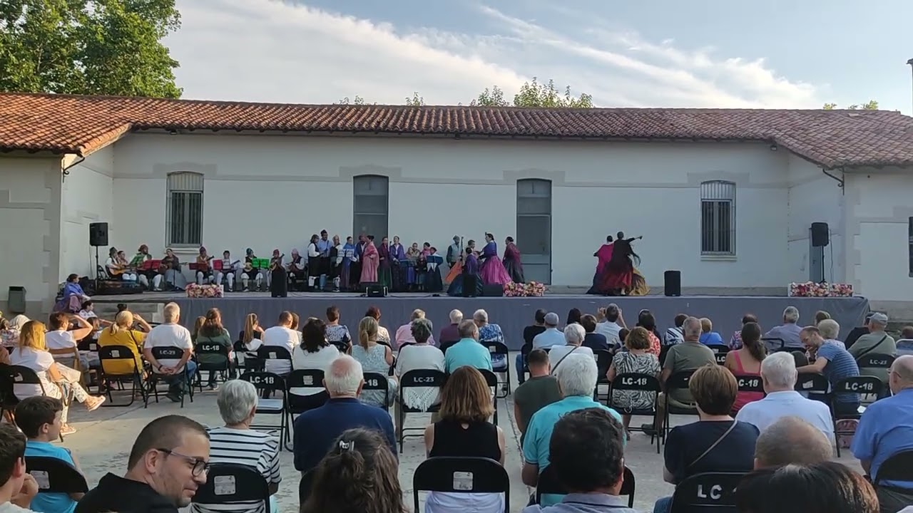 Actuación con el grupo de Baile de Adultos de la Asociación Cultural el Peirón
