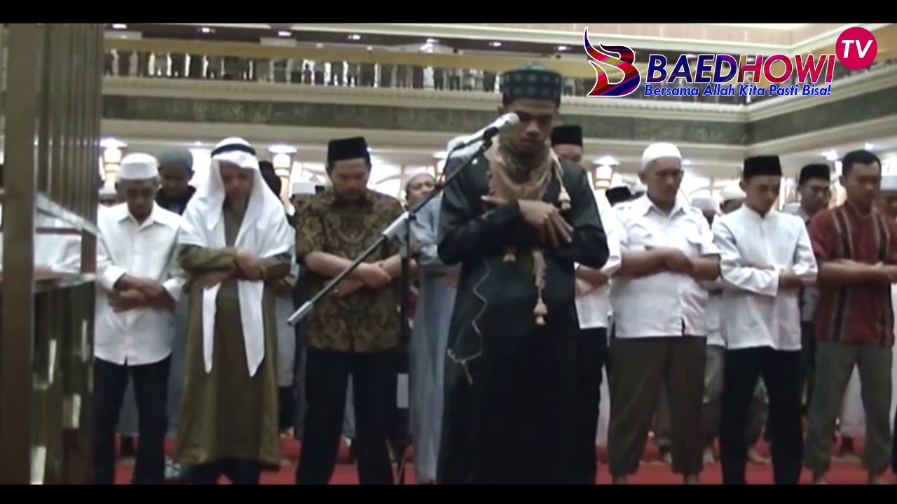 Muzammil Hasballah | Imam sholat magrib di Islamic Center NTB