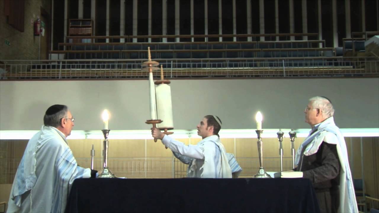 JOG: Hagbaha and Gelila (Raising and 'Dressing' the Sefer Torah)