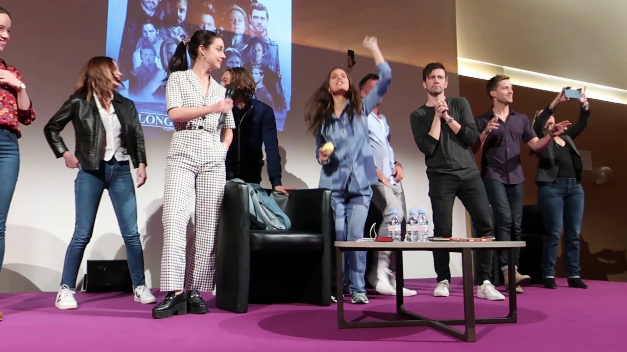Reign actors are coming on stage - Long May She Reign Convention
