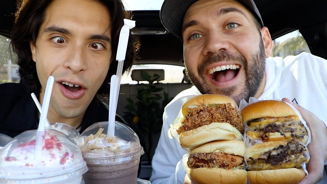 CRISPY CHICKEN SANDWICHES AND CHEESEBURGER MUKBANG with BRANDON ROGERS!!