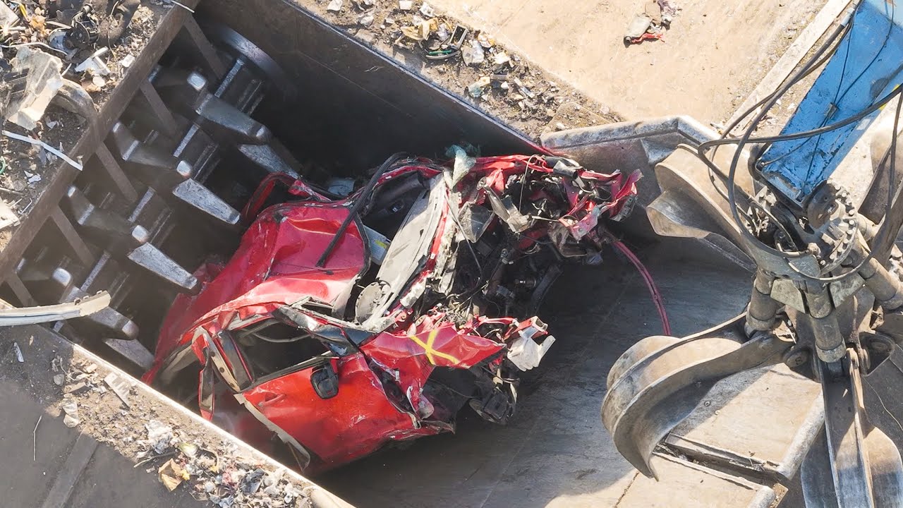 Extreme CLOSE-UP of SHREDDER! Scrap Metal ELV Cars into HUGE Shredder | Massive Scrapyard in Preston
