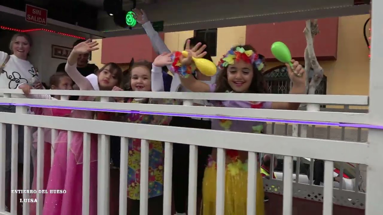 EL BARRIO DE LAS HUESAS CON SUS TRADICIONALES CARNAVALES EL ENTIERRO DEL HUESO