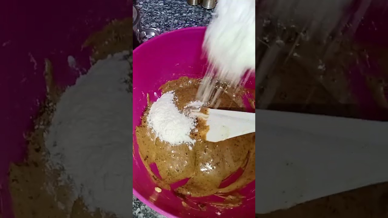 المكونات لبسكويت القهوه زبده .. سكر .. باكيت فانيلا.. نسكافيه .. دقيق .. بيضه .. بيكنج بودر ..