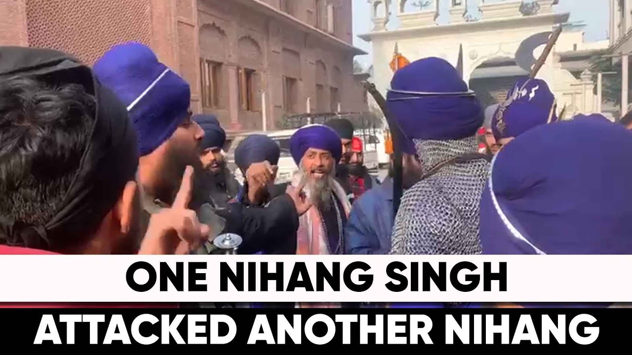 Clash between the Nihang Singhs over something outside the Golden Temple | True Scoop News