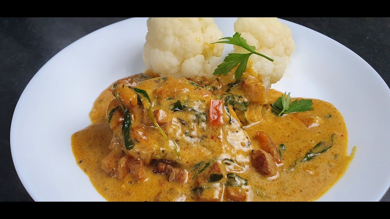 Keto kurczak z boczkiem i szpinakiem w sosie serowym.Pyszny i łatwy przepis.Eksplozja smaków.