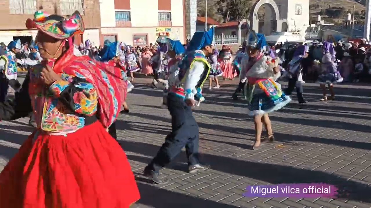 ANIVERSARIO DEL COLEGIO JCM CAPACHICA SECTOR CAPANO estudiantes