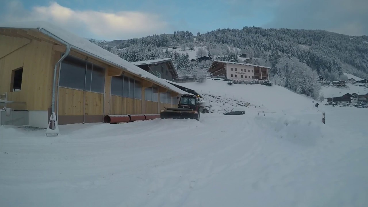 Fiatagri 88-94 mit Kronberger Schneepflug im Winterdienst