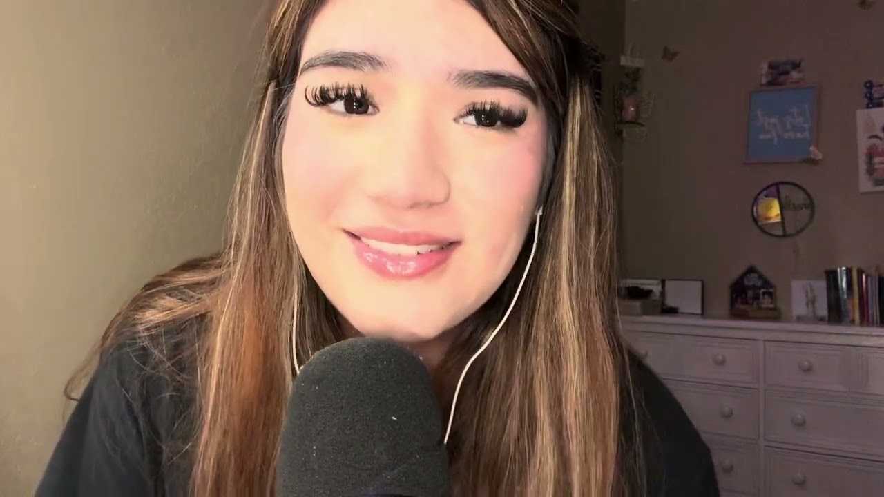 Tu novia te hace el skincare 💕.                              Atención personal asmr 🌙