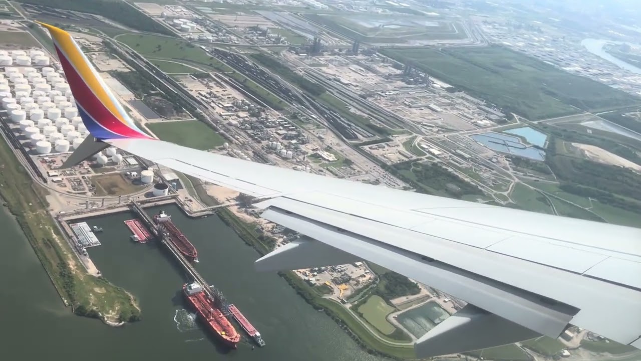 Southwest Airlines Boeing 737-800 Landing in Houston (Hobby) | N8638A