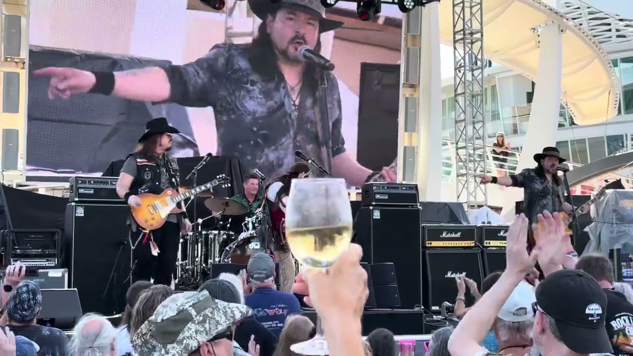 TWO WOLF - Wild Country / Wrong Road - Rock Legends Cruise XII