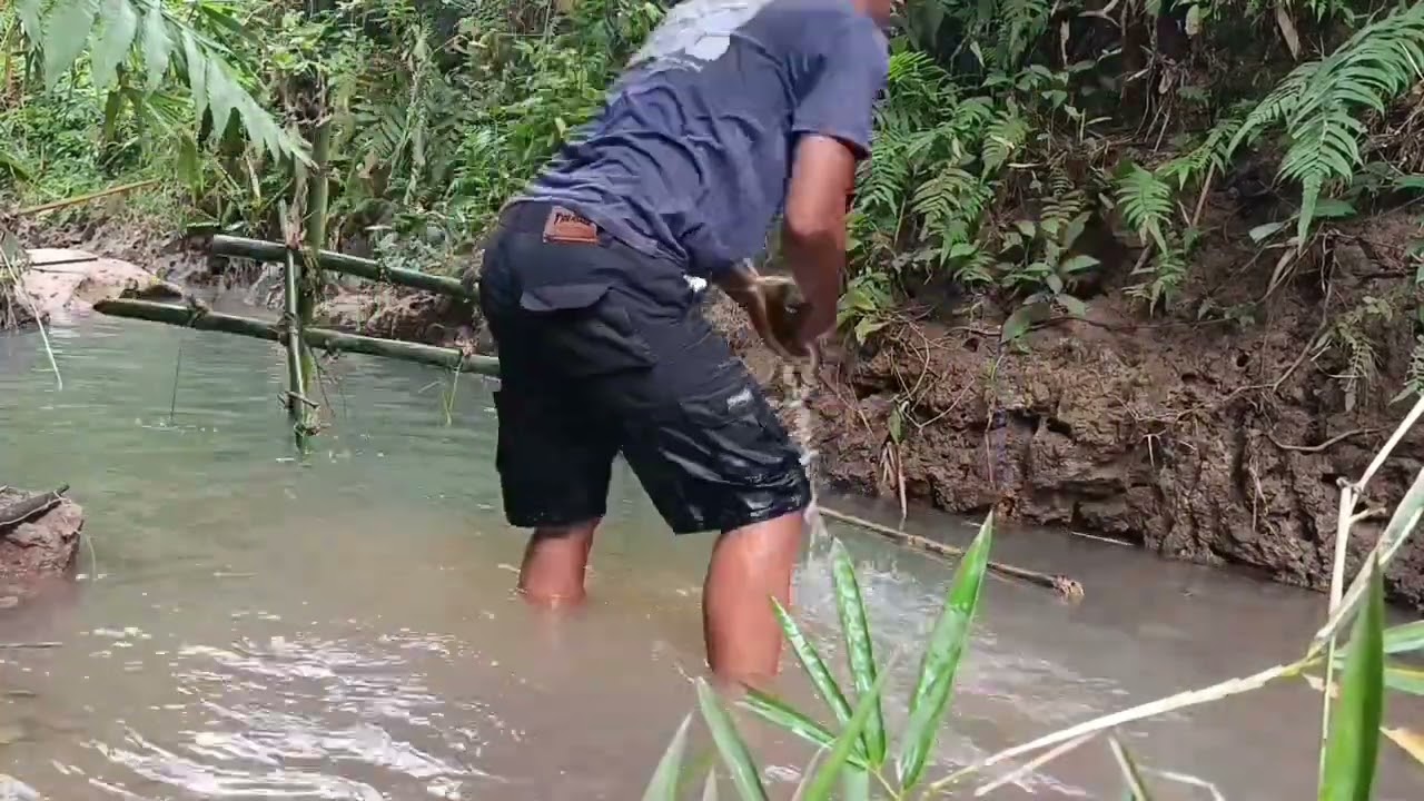 Eps3. NGAPRAK sambil cari udang disungai.. 