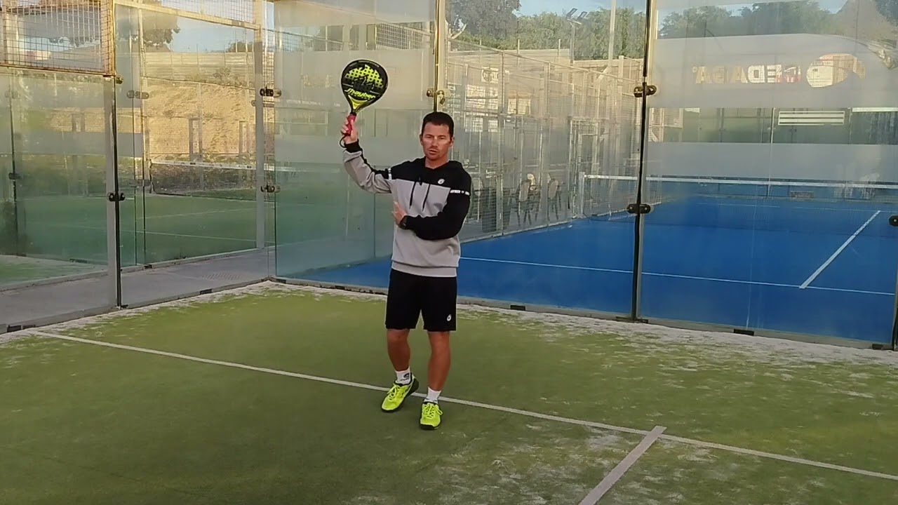 Comment gagner son service au padel ? - Julien Bondia