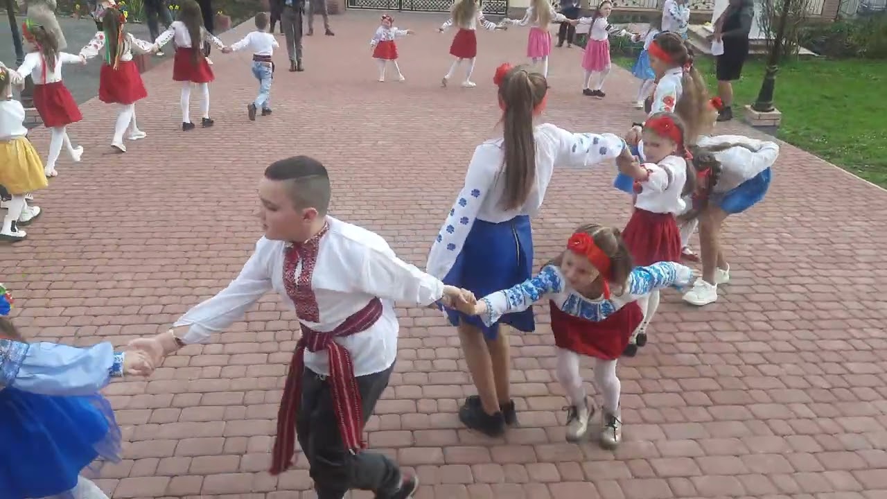 Великодні гаївки та веснянки у Літятині.