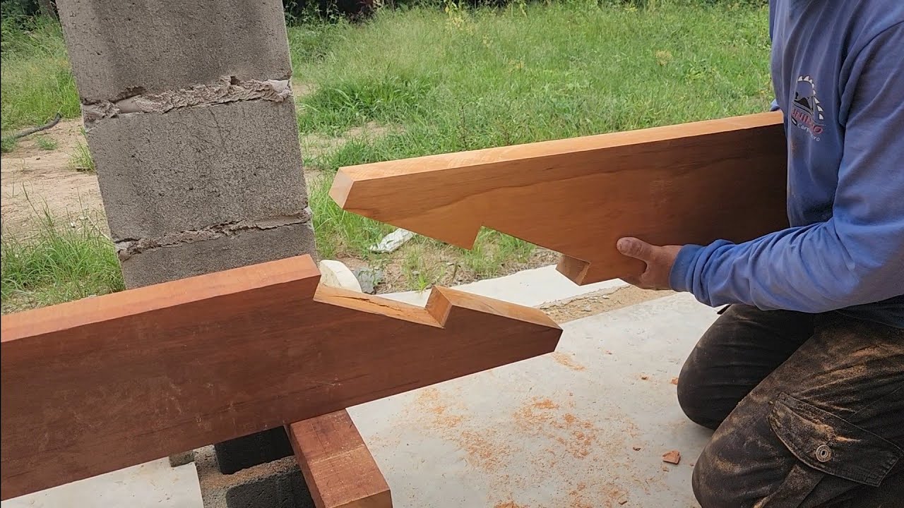 COMO FAZER MÃO DE AMIGO, ESSE CARPINTEIRO É DEDICAÇÃO DO INÍCIO AO FIM DO TELHADO...