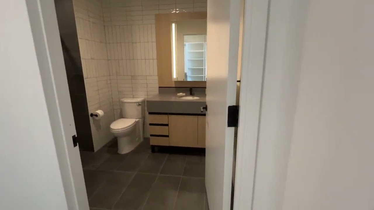 Bisby, Newport, 2B2B Unit 2015 (model unit)