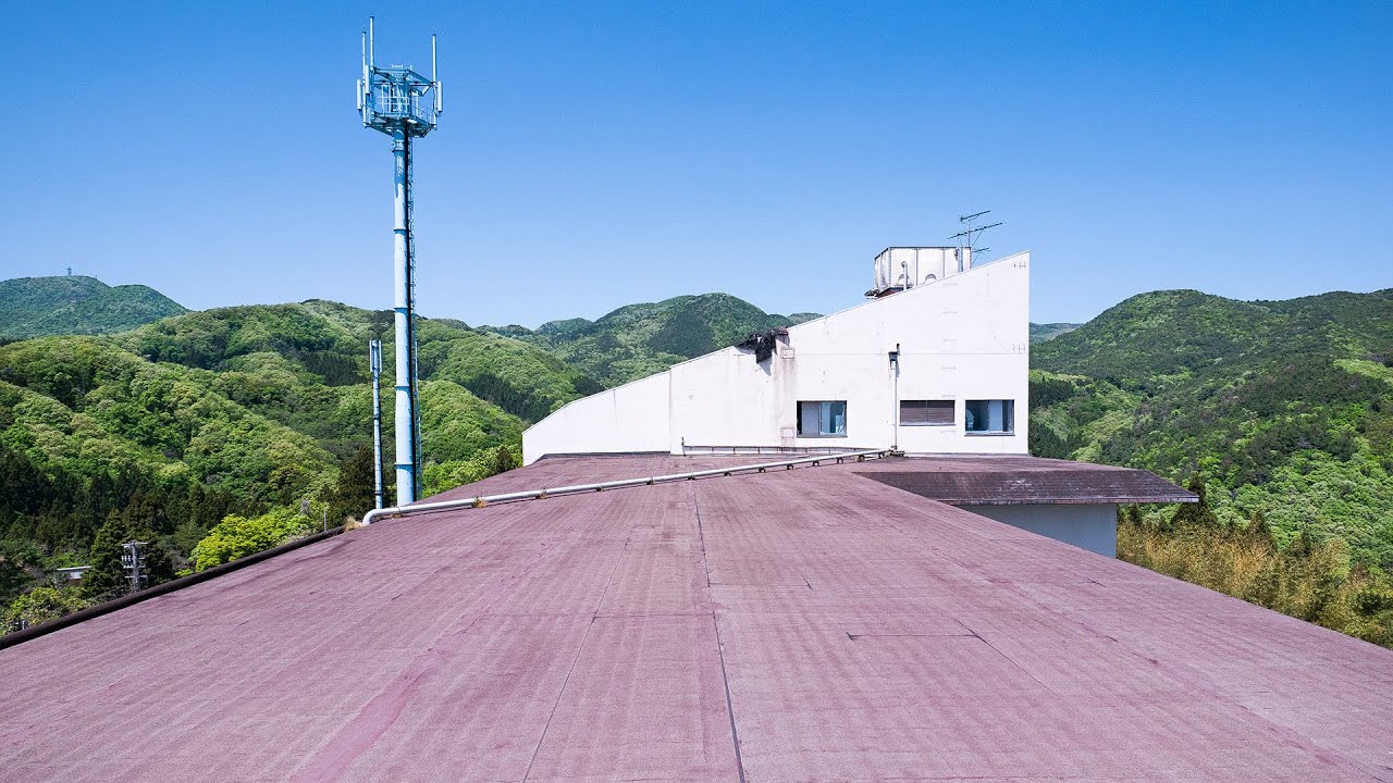 知られざる山上の廃墟ホテル⑧：建設当時の大昔のモノクロ写真を多数発掘。最後には開かなかった部屋の意外な入り方も判明、意味深な大型焼却炉も登場！（5F屋上 完結編）